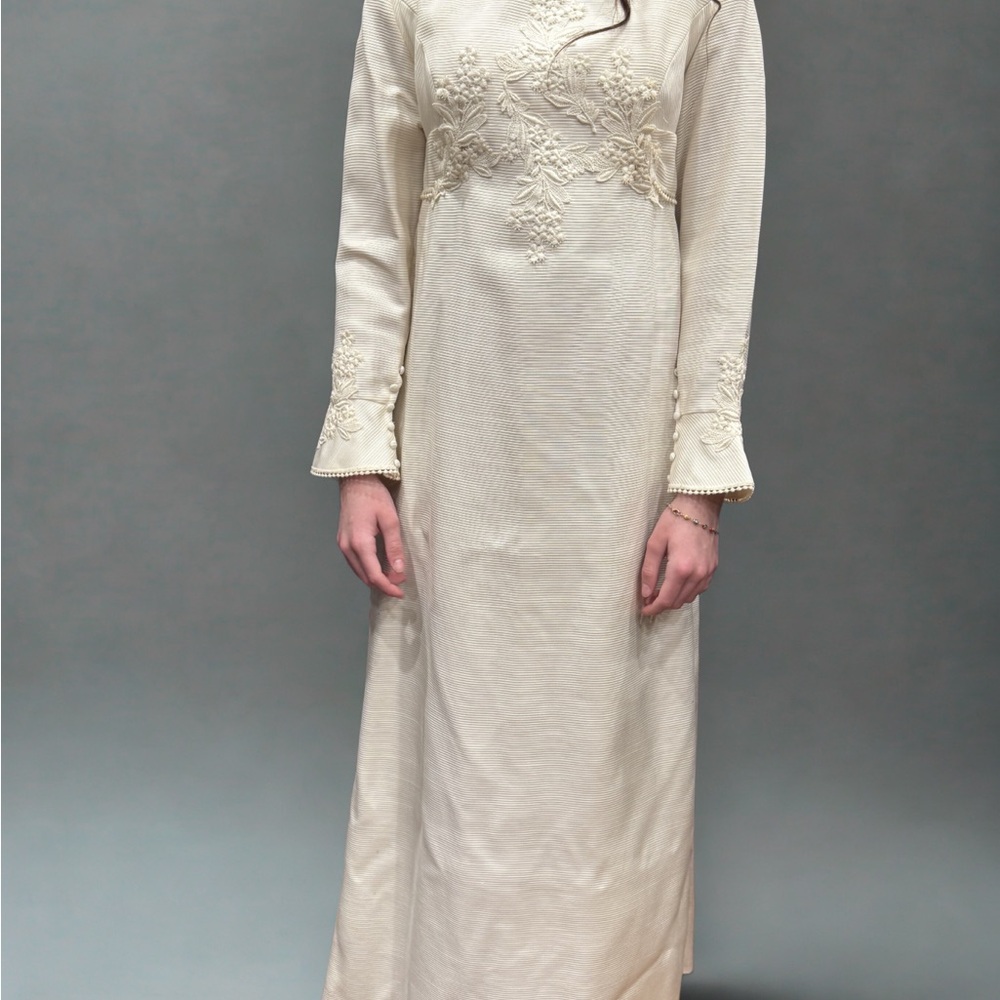 Gorgeous Vintage 1960s Wedding Gown Dress Minimal White with Lace